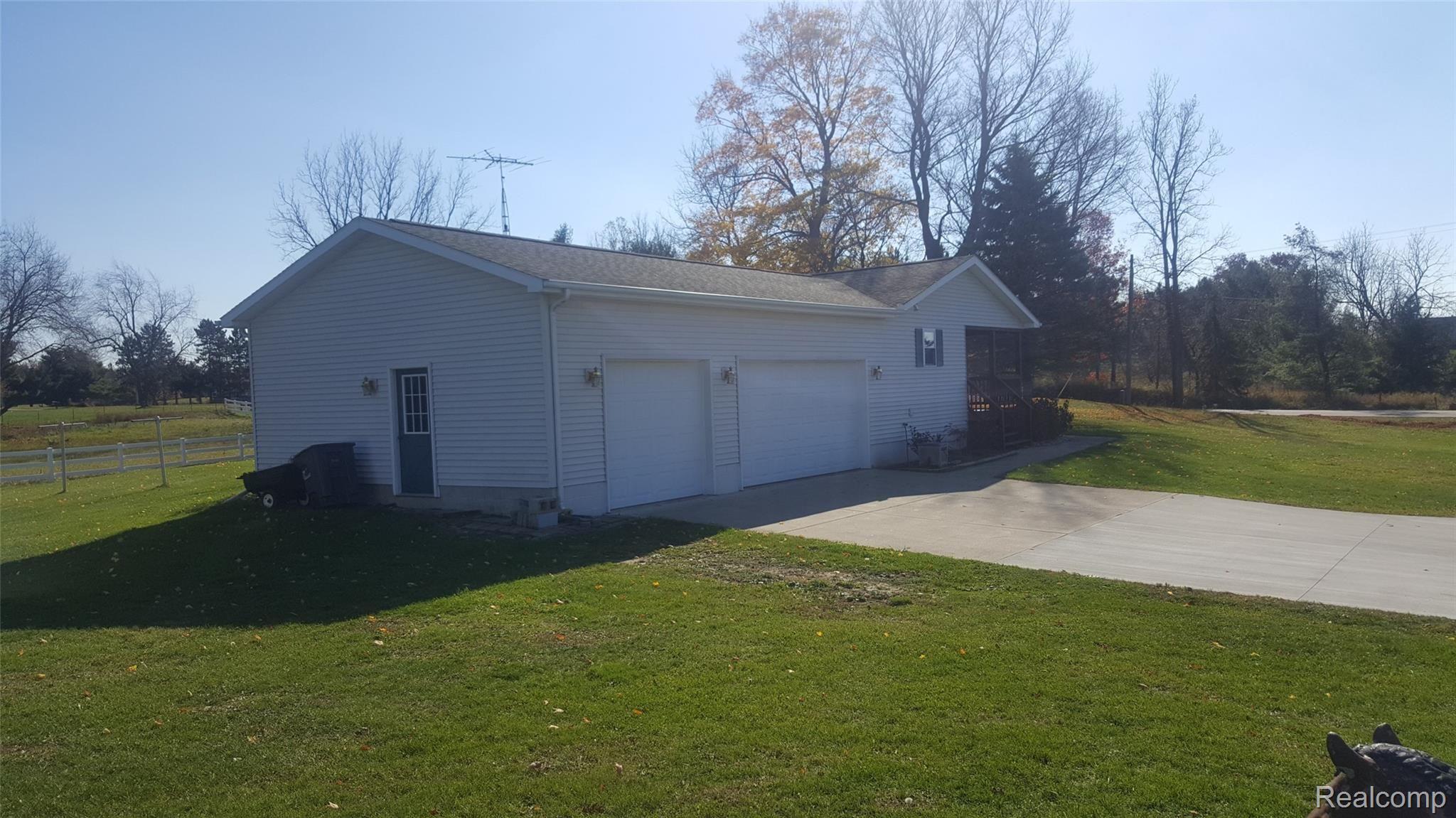 7690 Greenwood Road Jackson, MI 49201 - Photo 7 of 36 20201031_130341.jpg