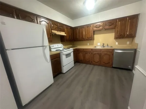 $1,050 | 1408 15th Place, Plano, TX 75074