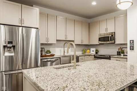 $699,900 | 333 Massachusetts Avenue, Unit 305, Indianapolis, IN 46204