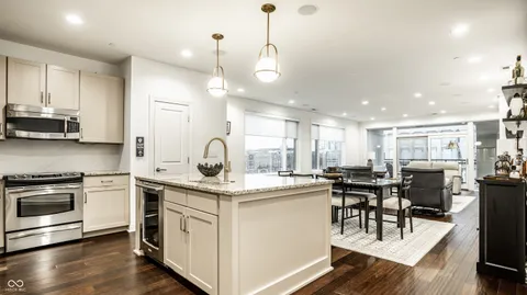 $699,900 | 333 Massachusetts Avenue, Unit 305, Indianapolis, IN 46204
