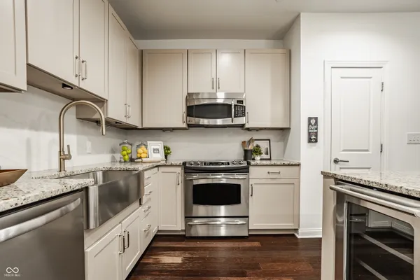 $669,900 | 333 Massachusetts Avenue, Unit 305, Indianapolis, IN 46204