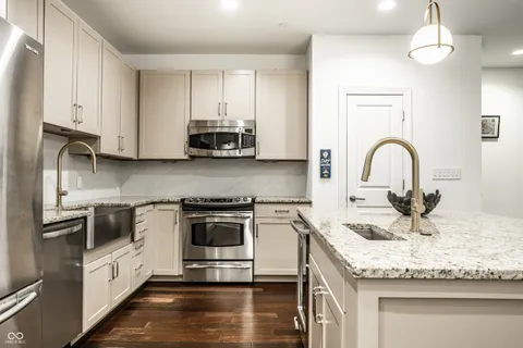 $699,900 | 333 Massachusetts Avenue, Unit 305, Indianapolis, IN 46204