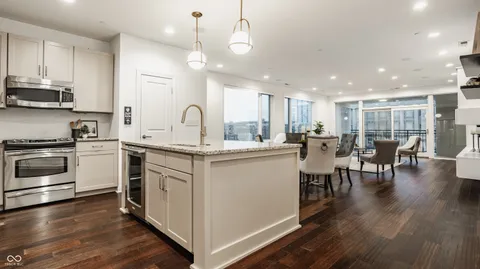 $699,900 | 333 Massachusetts Avenue, Unit 305, Indianapolis, IN 46204