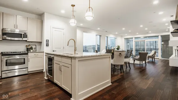 $669,900 | 333 Massachusetts Avenue, Unit 305, Indianapolis, IN 46204