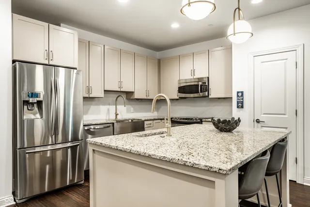 $699,900 | 333 Massachusetts Avenue, Unit 305, Indianapolis, IN 46204