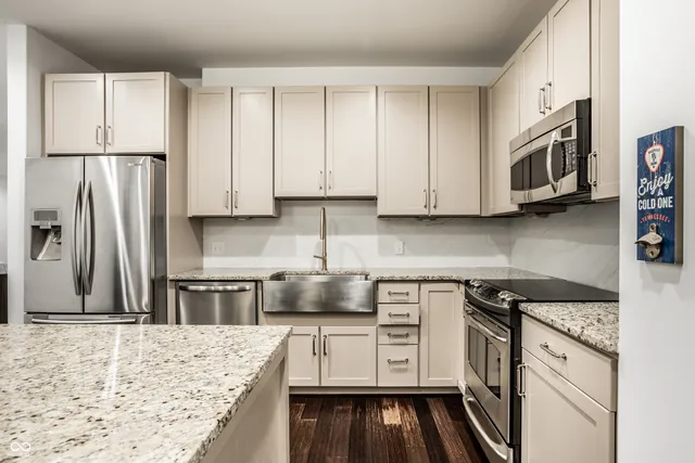 $699,900 | 333 Massachusetts Avenue, Unit 305, Indianapolis, IN 46204