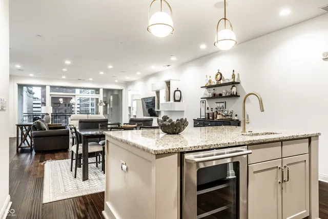 $699,900 | 333 Massachusetts Avenue, Unit 305, Indianapolis, IN 46204