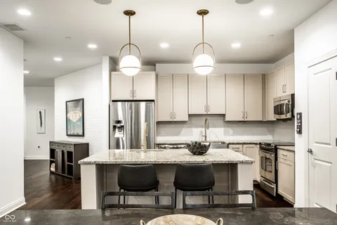 $699,900 | 333 Massachusetts Avenue, Unit 305, Indianapolis, IN 46204