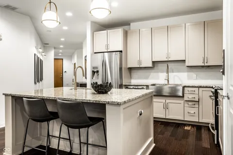 $699,900 | 333 Massachusetts Avenue, Unit 305, Indianapolis, IN 46204