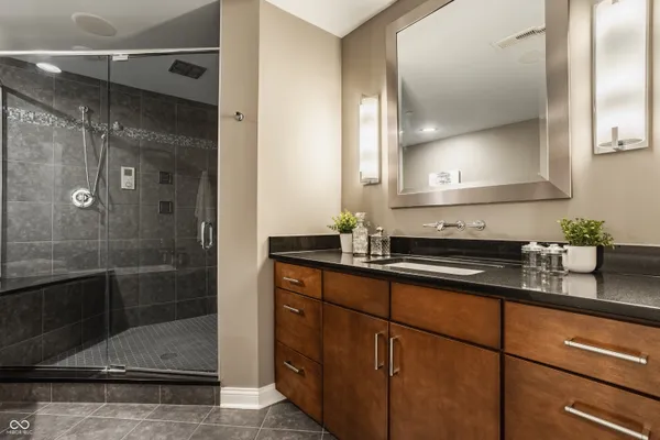 $669,900 | 333 Massachusetts Avenue, Unit 305, Indianapolis, IN 46204