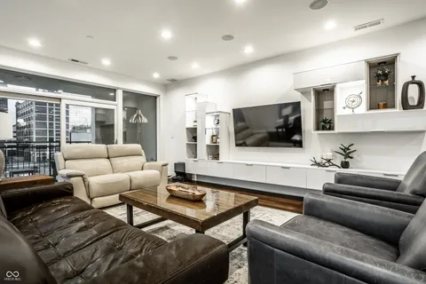$699,900 | 333 Massachusetts Avenue, Unit 305, Indianapolis, IN 46204
