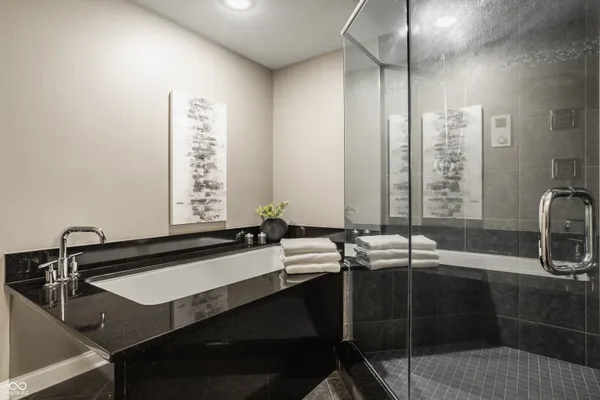 $669,900 | 333 Massachusetts Avenue, Unit 305, Indianapolis, IN 46204