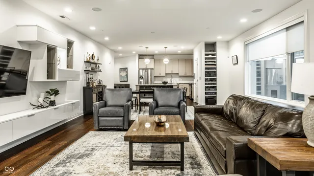 $699,900 | 333 Massachusetts Avenue, Unit 305, Indianapolis, IN 46204