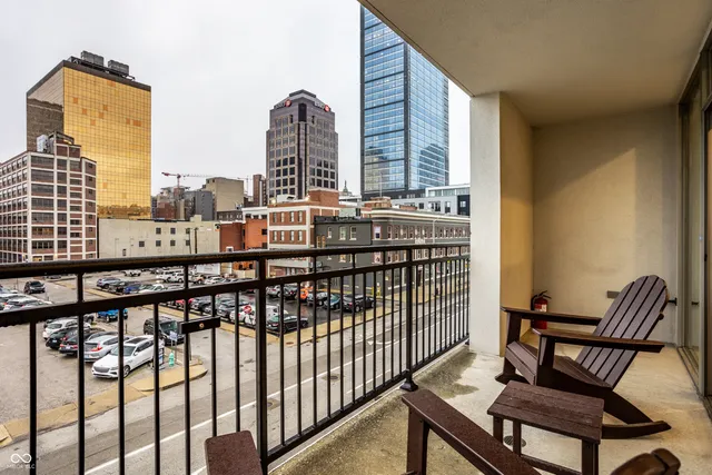 $699,900 | 333 Massachusetts Avenue, Unit 305, Indianapolis, IN 46204