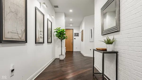 $669,900 | 333 Massachusetts Avenue, Unit 305, Indianapolis, IN 46204