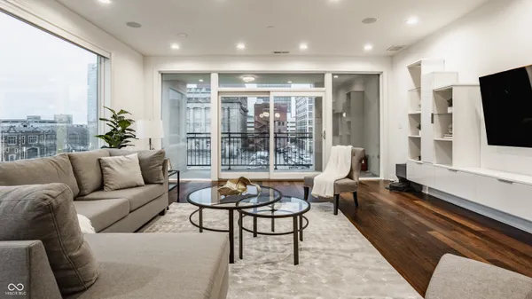 $669,900 | 333 Massachusetts Avenue, Unit 305, Indianapolis, IN 46204