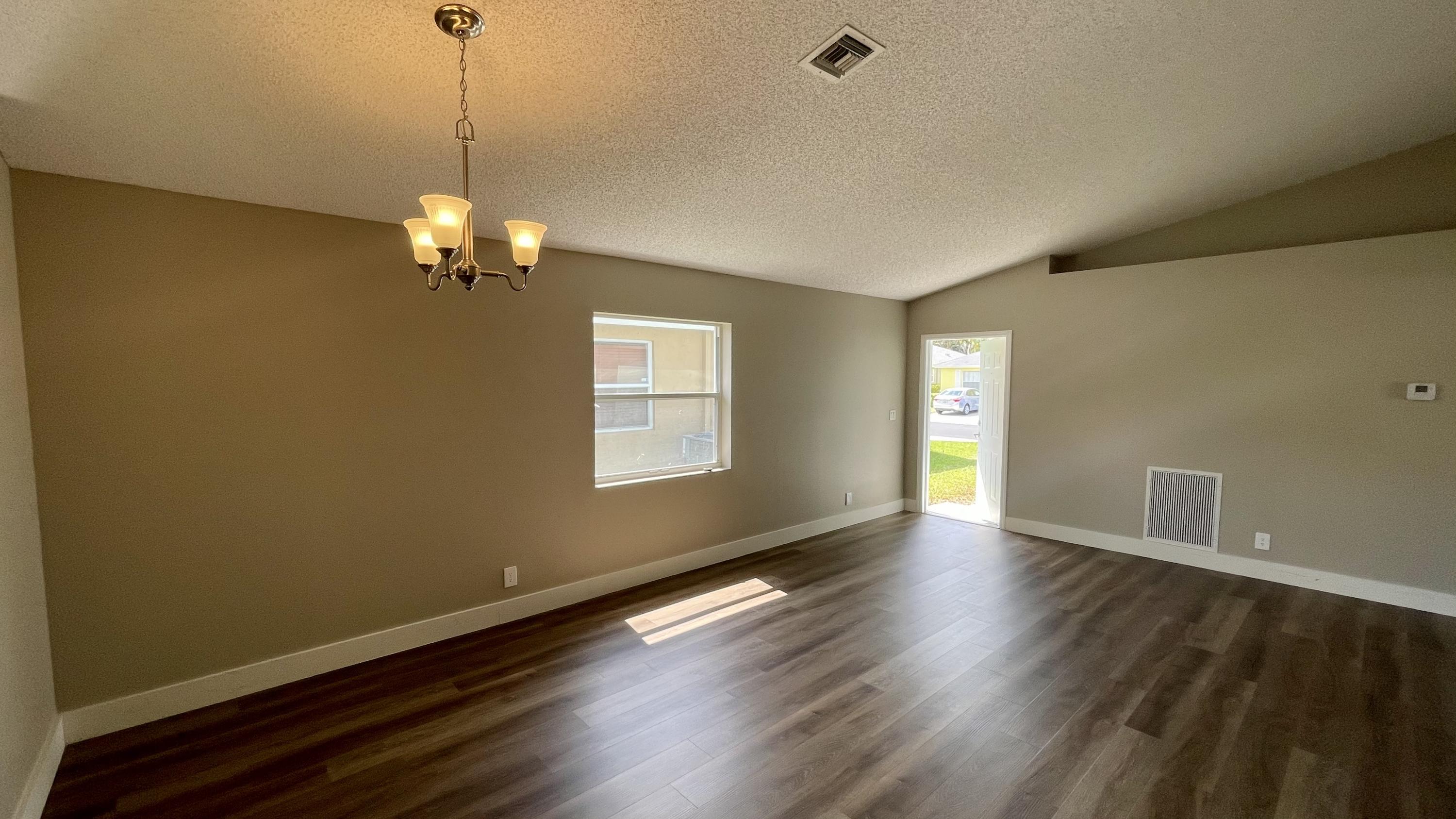 125 Buffet Key Boynton Beach, FL 33426 - Photo 3 of 13 B8D60D1B-217D-4977-B736-929351978ED4