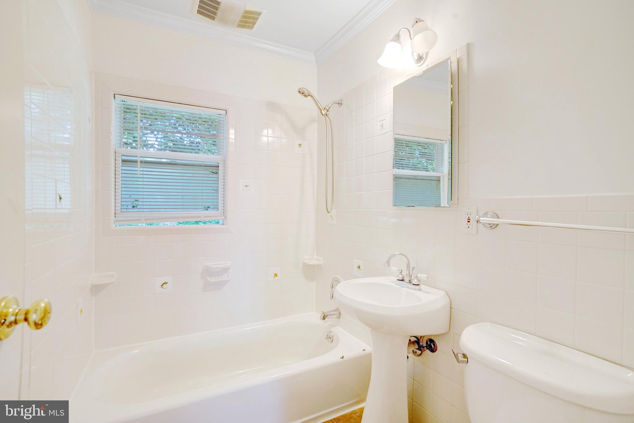 1919 Anderson Road Falls Church, VA 22043 - Photo 7 of 27 Hall Bath