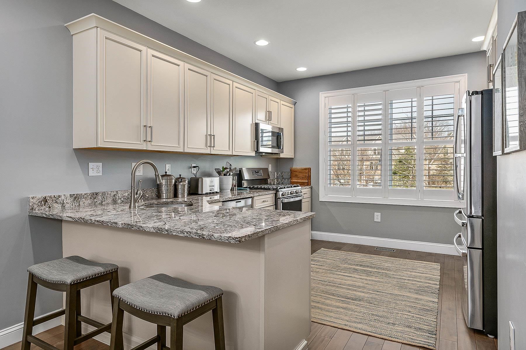 131 Court Street, Unit 6 Exeter, NH 03833 - Photo 2 of 31