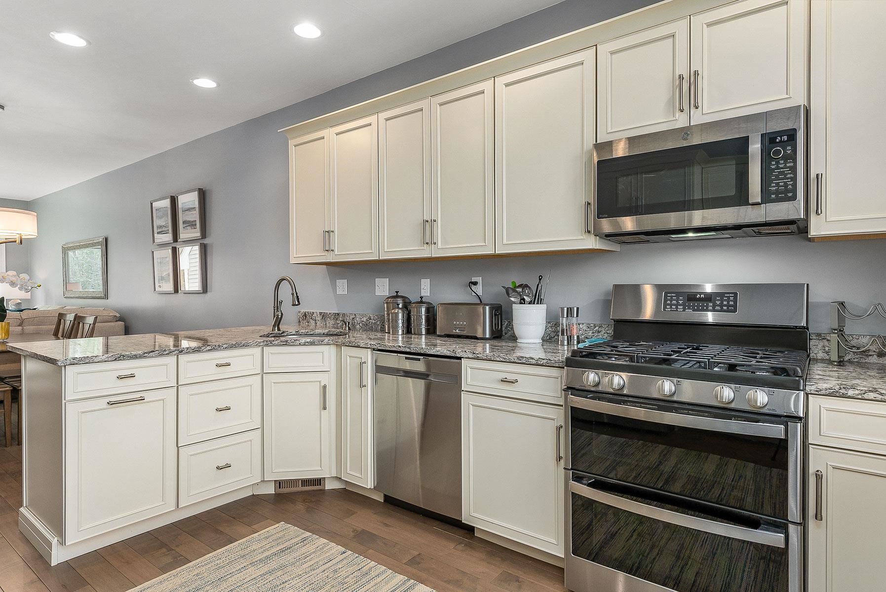 131 Court Street, Unit 6 Exeter, NH 03833 - Photo 5 of 31