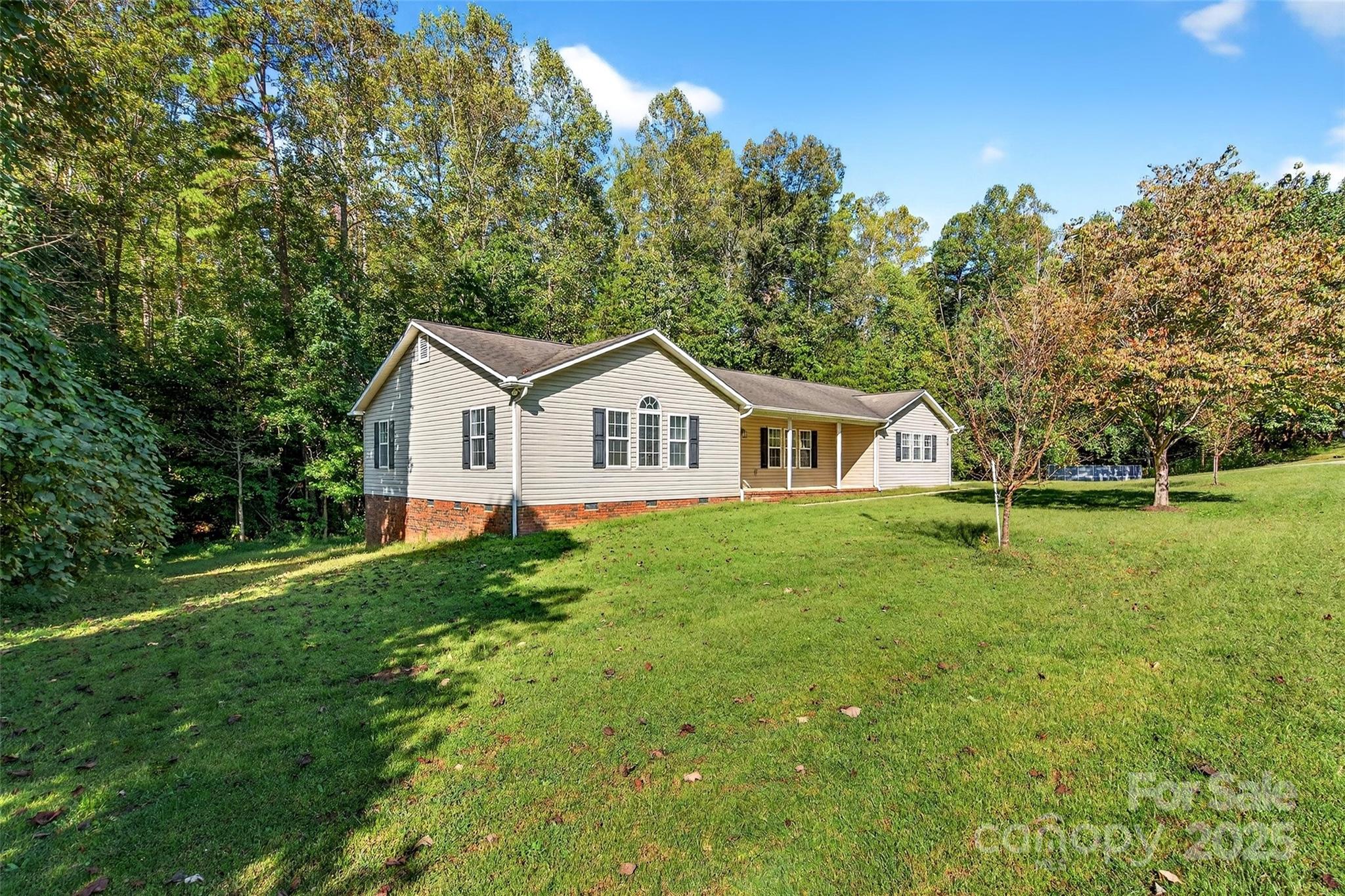 86 Springdale Drive Marion, NC 28752 - Photo 3 of 40 a view of a house with backyard and garden