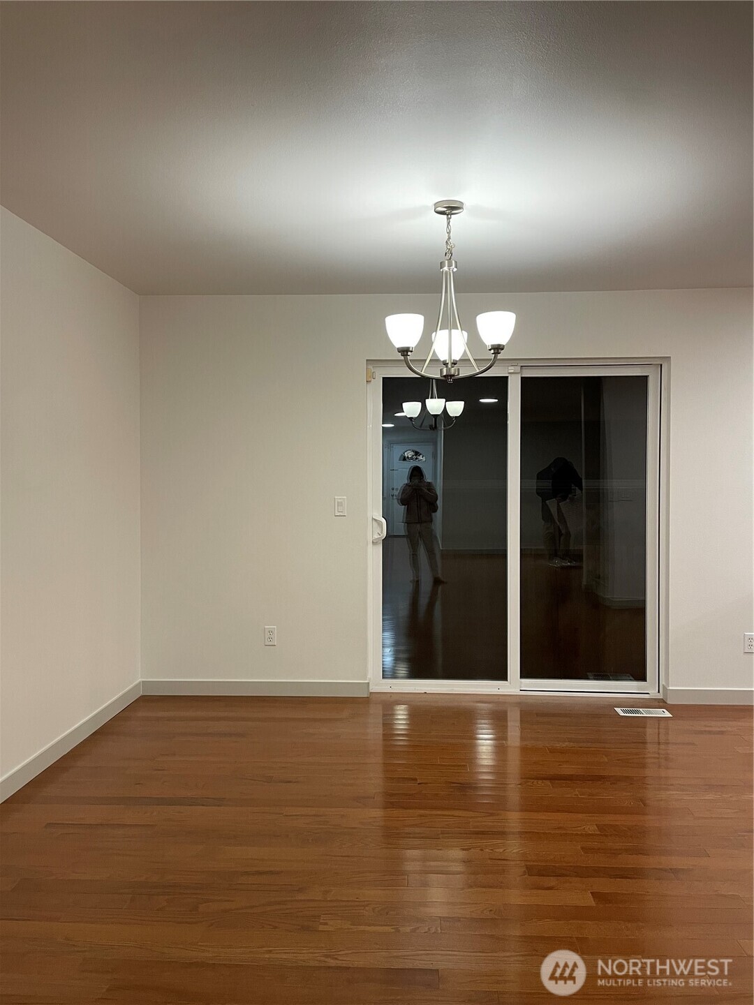 15409 51st Place West Edmonds, WA 98026 - Photo 5 of 14 a view of a livingroom with a fireplace