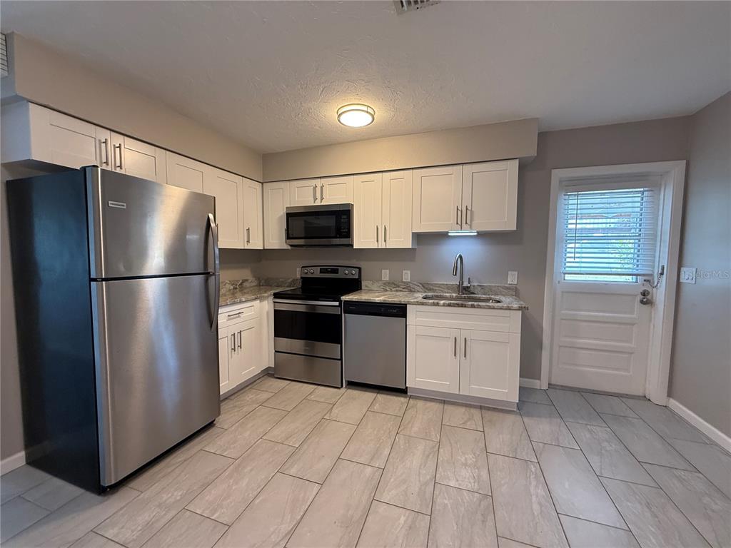 606 Briarwood Road Venice, FL 34293 - Photo 5 of 11