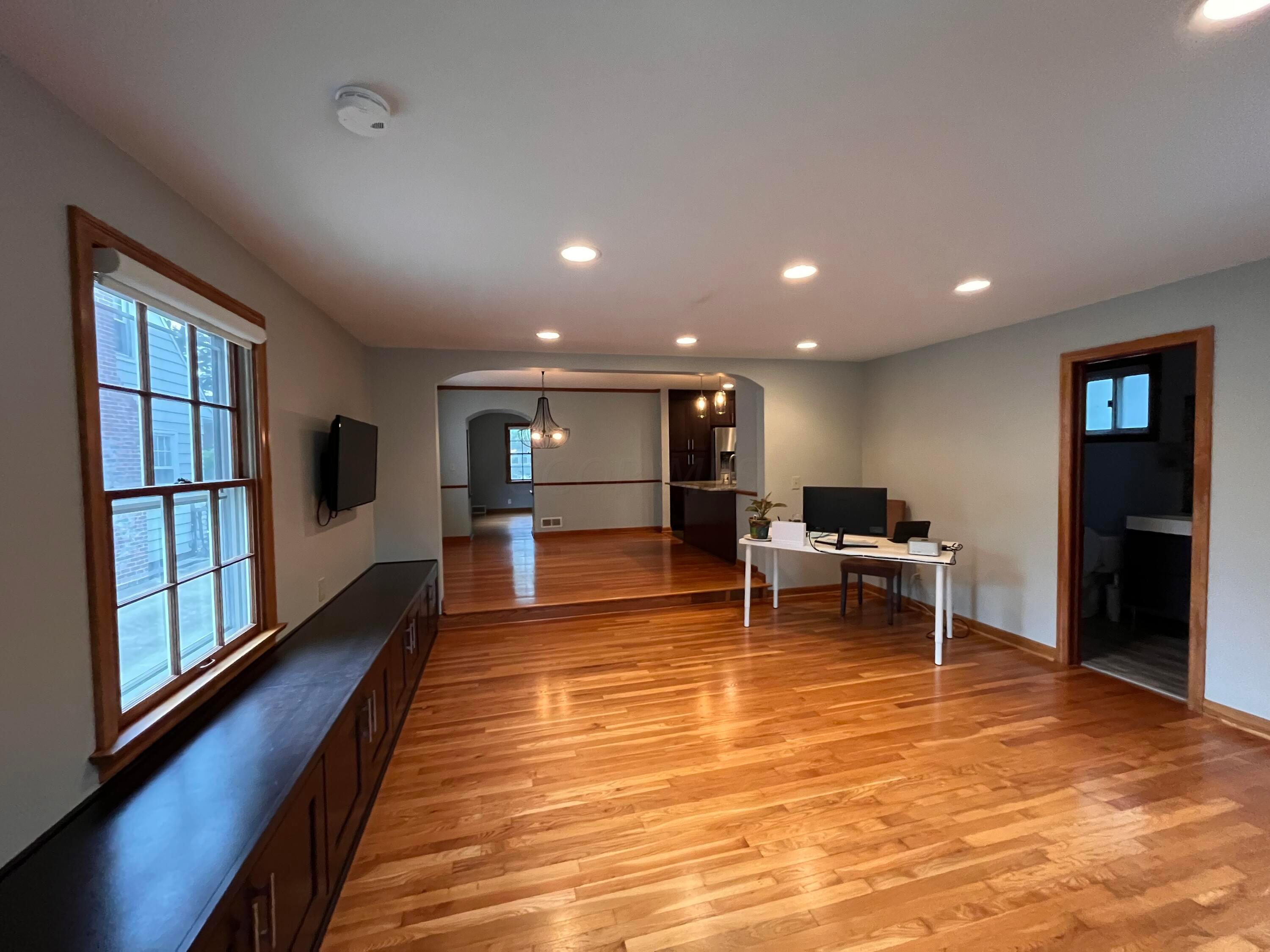 415 Arden Road Columbus, OH 43214 - Photo 20 of 38 020_AdditionDesk_415Arden