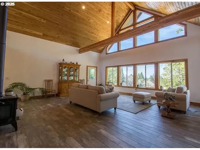 $725,000 | 2636 Western Drive, Coquille, OR 97423