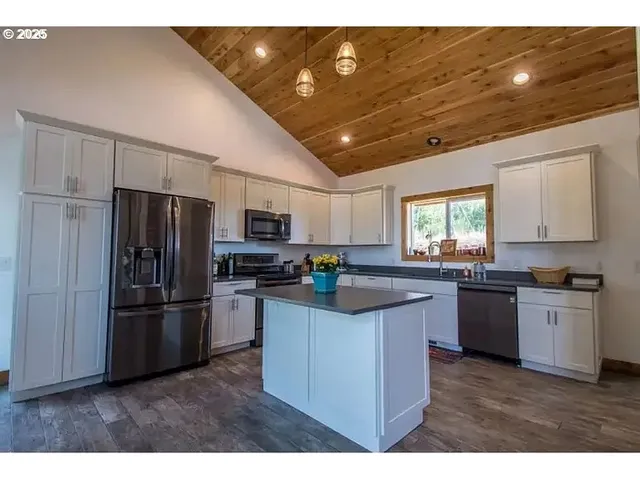 $725,000 | 2636 Western Drive, Coquille, OR 97423