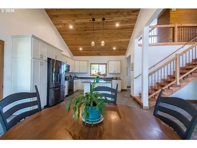 $725,000 | 2636 Western Drive, Coquille, OR 97423