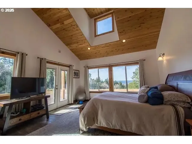 $725,000 | 2636 Western Drive, Coquille, OR 97423