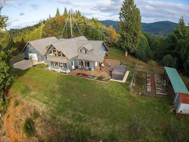 $725,000 | 2636 Western Drive, Coquille, OR 97423