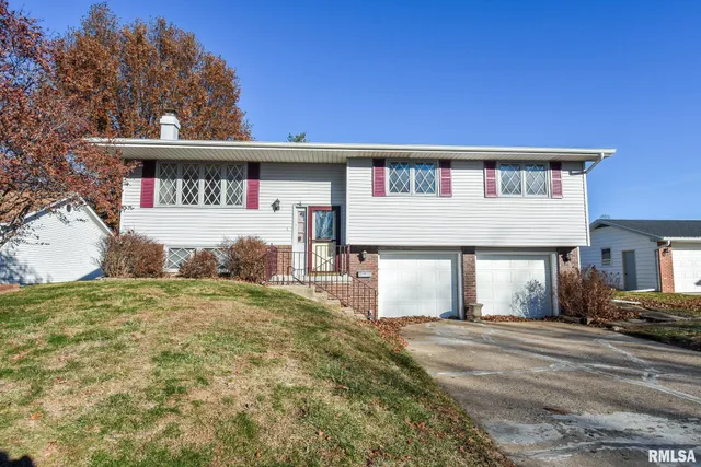 $220,000 | 4413 West Ducharme Avenue, Bartonville, IL 61607