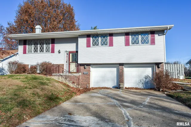 $199,900 | 4413 West Ducharme Avenue, Bartonville, IL 61607