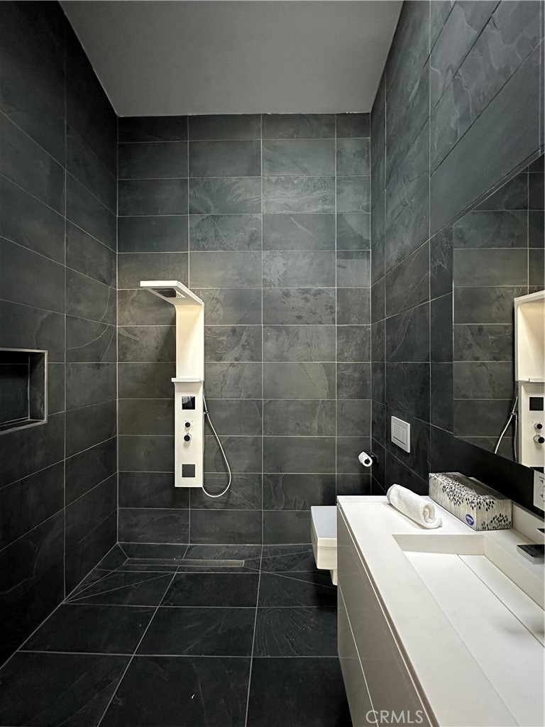 60810 Cole Lane Landers, CA 92285 - Photo 34 of 51 a bathroom with a shower a toilet sink and a mirror