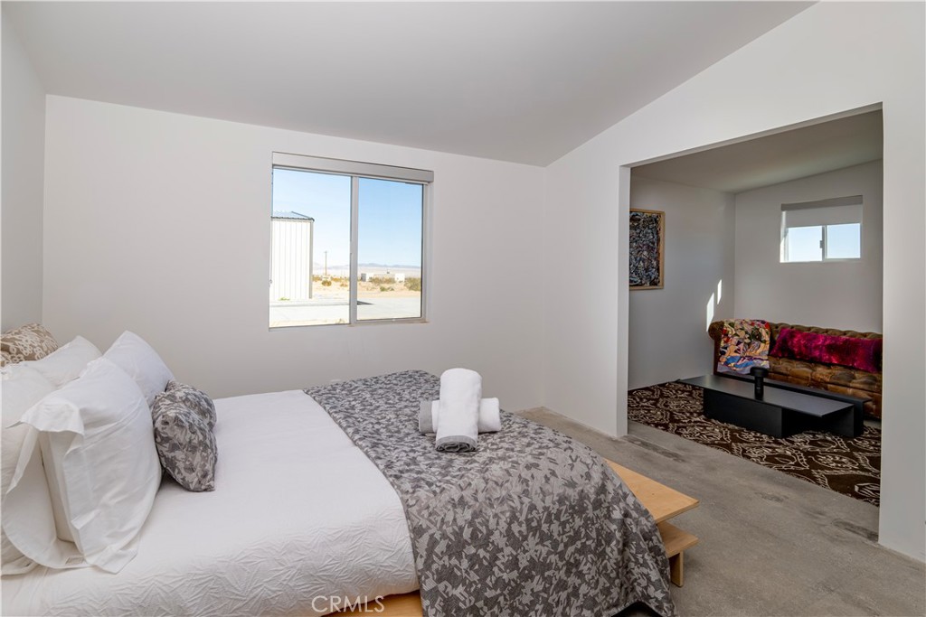 60810 Cole Lane Landers, CA 92285 - Photo 35 of 51 a bedroom with a bed and a dresser