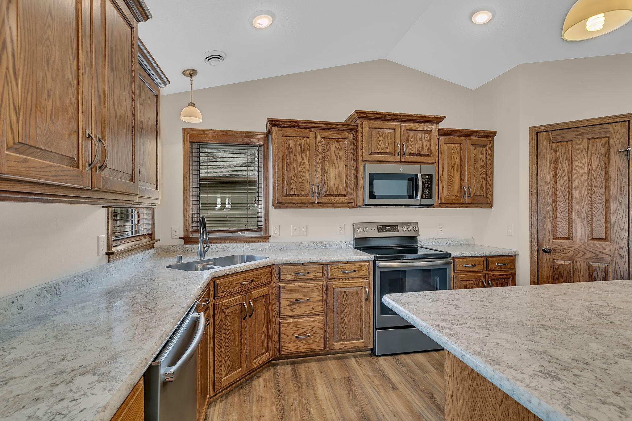 113 Glenview Loop St. Cloud, MN 56303 - Photo 8 of 26