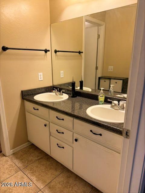 2548 West Kathleen Road Phoenix, AZ 85023 - Photo 11 of 21 Upstairs full bath
