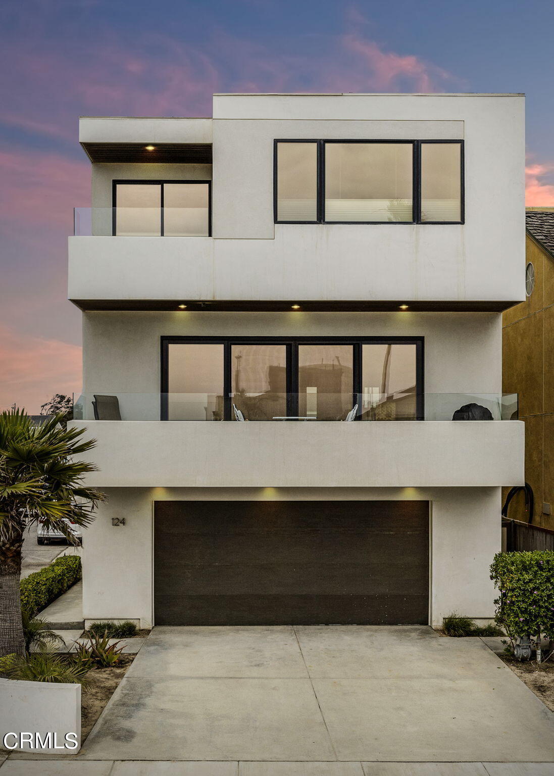 124 Ocean Drive Oxnard, CA 93035 - Photo 2 of 53 a front view of a house