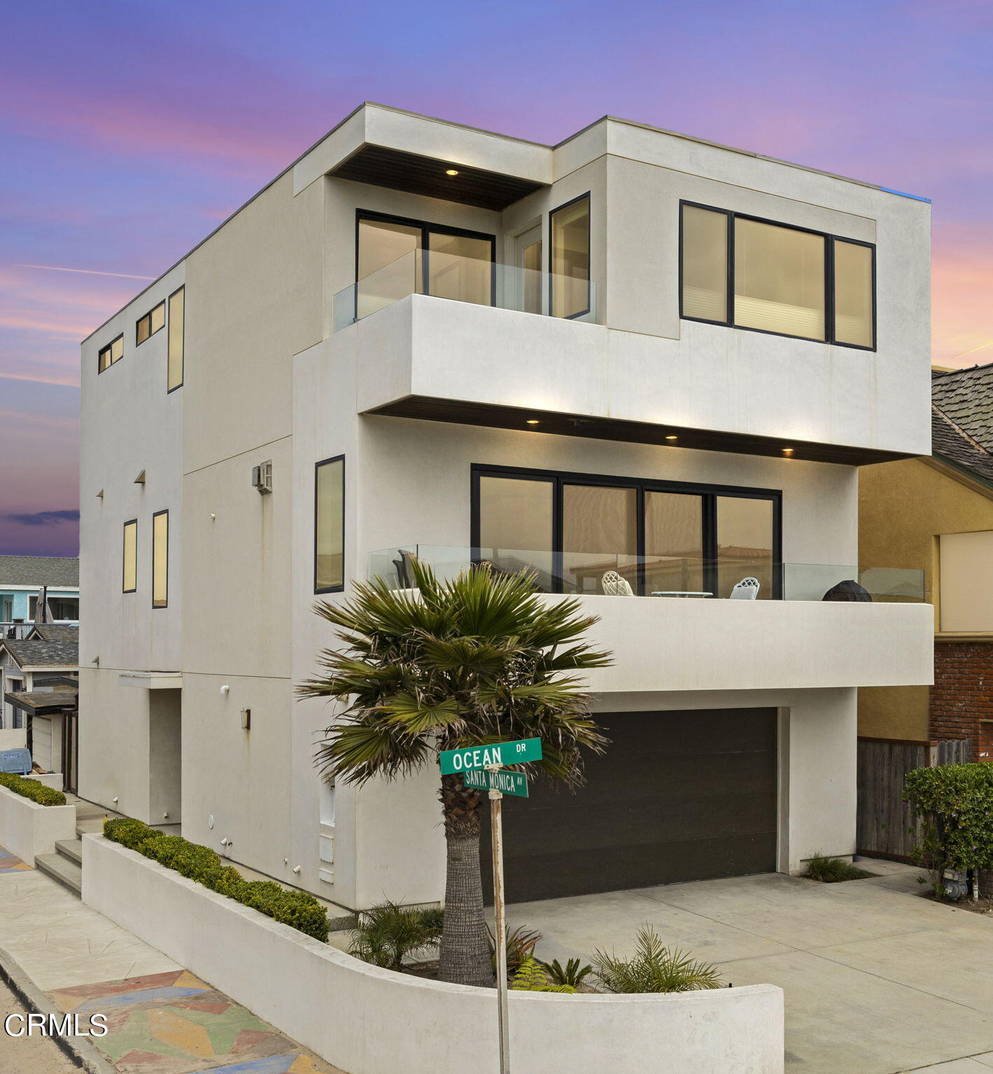 124 Ocean Drive Oxnard, CA 93035 - Photo 3 of 53 a front view of a house with a yard