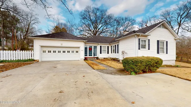 $389,900 | 826 West Lattawoods Drive, Dyersburg, TN 38024