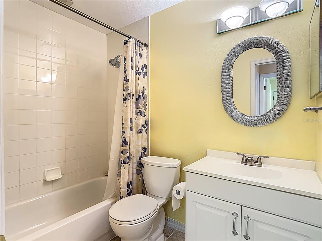 3189 Bayview Lane St. Cloud, FL 34772 - Photo 30 of 41 a bathroom with a sink a toilet and a bathtub