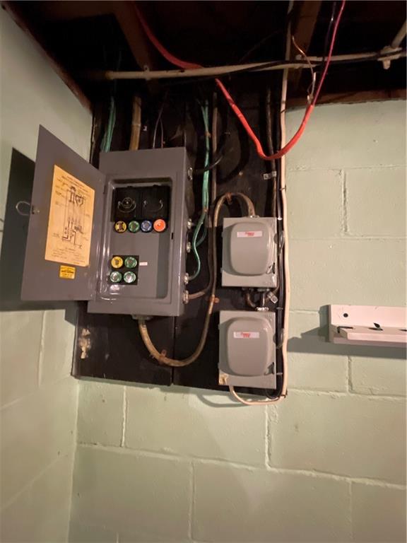 616 Methodist Road Greenville, PA 16125 - Photo 30 of 42 a room with gym equipment