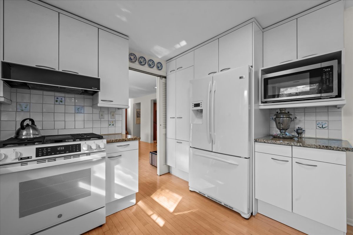 1140 Ridge Road Highland Park, IL 60035 - Photo 12 of 31 a kitchen with stainless steel appliances a stove a microwave and a refrigerator