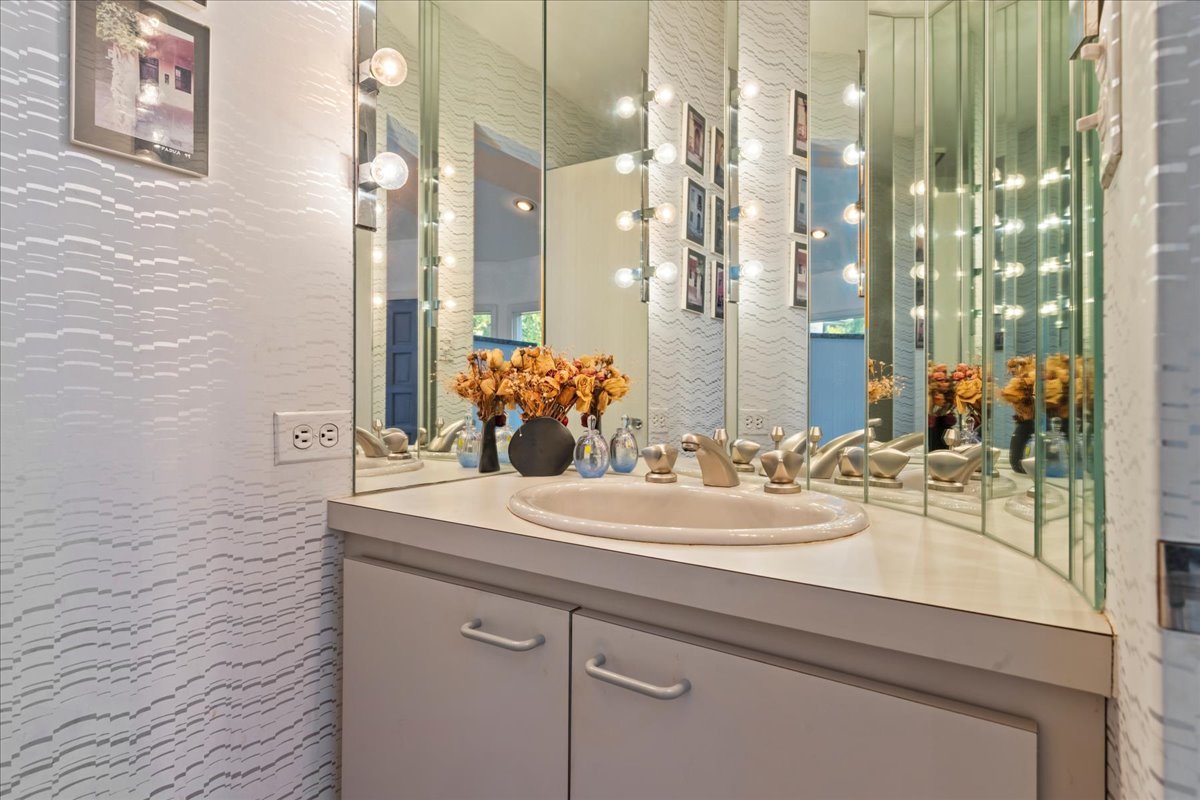 1140 Ridge Road Highland Park, IL 60035 - Photo 17 of 31 a bathroom with a sink and a mirror