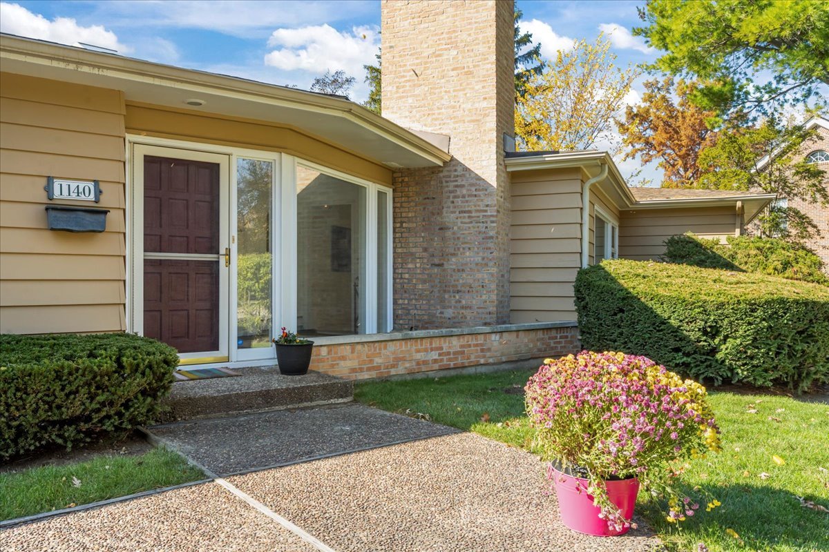 1140 Ridge Road Highland Park, IL 60035 - Photo 2 of 31 a front view of a house