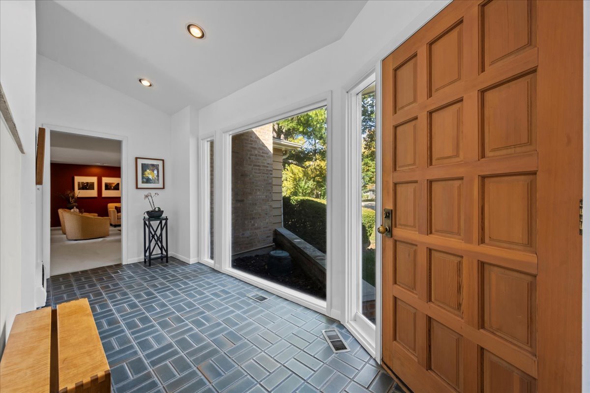 1140 Ridge Road Highland Park, IL 60035 - Photo 4 of 31