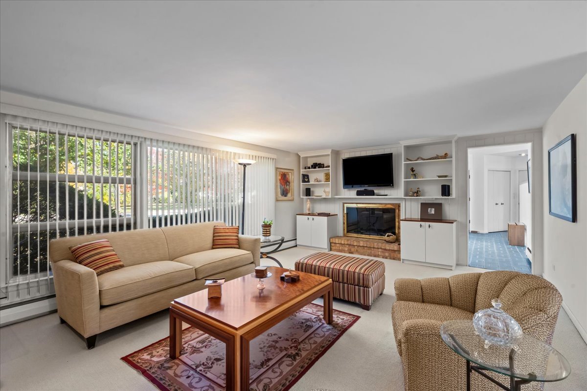 1140 Ridge Road Highland Park, IL 60035 - Photo 6 of 31 a living room with furniture and a flat screen tv