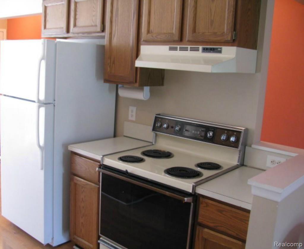 57269 Beaconsfield Road, Unit 34 Washington, MI 48094 - Photo 5 of 18 5. Kitchen 1